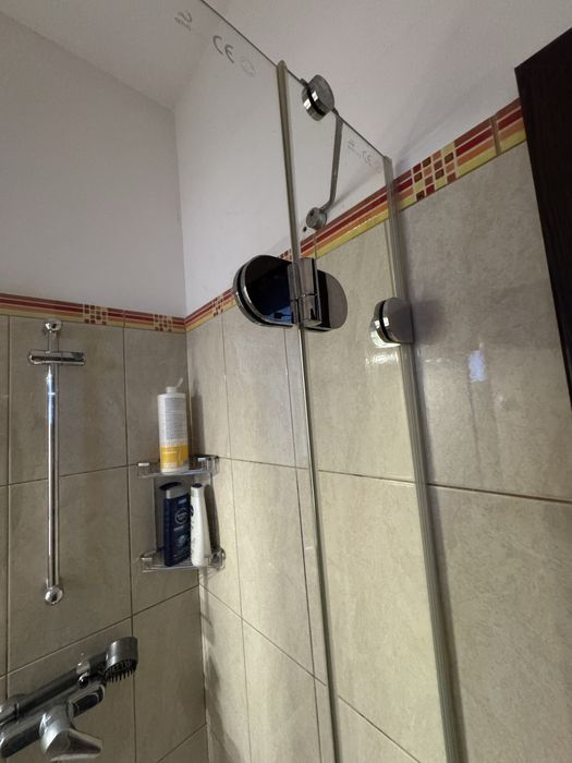 Cabina dus si cadita