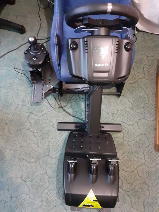 Волан,педали и скоростен лост Logitech G29