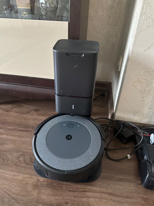 Продам робот-пылесос iRobot Roomba i3+