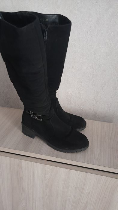 Продам зимние сапоги 5000