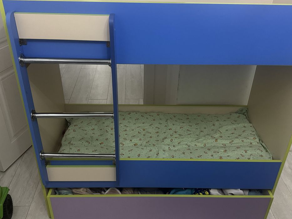 Продам двухъярусную кровать!