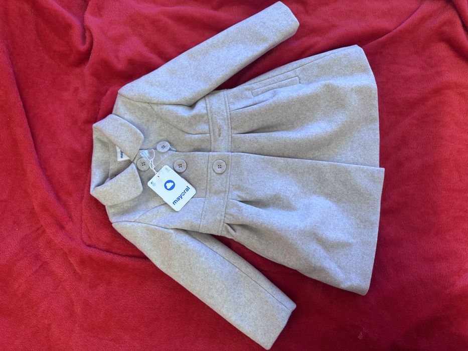 Пальто для девочки новое