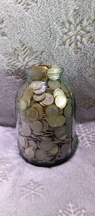 Продам два литра мелочи 50,100,200