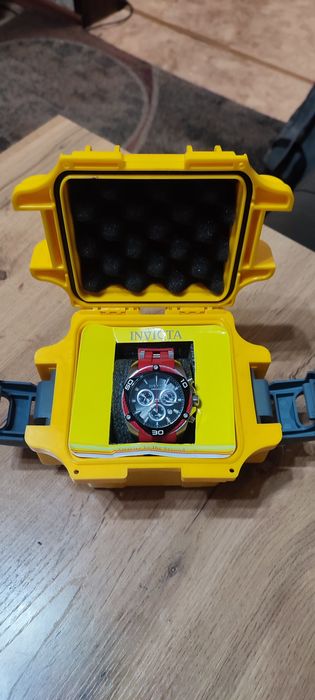 Продаю часы INVICTA