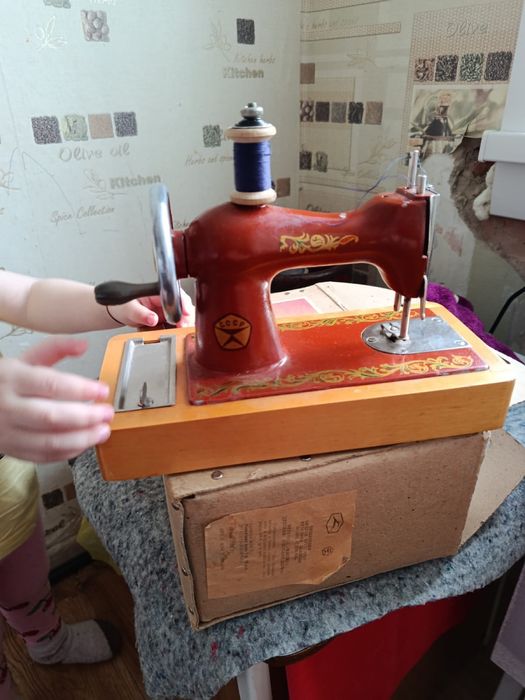 Детская швейная машинка