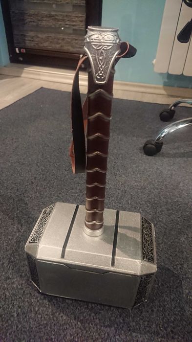 Продавам чука на Thor ( Тор ) в реални размери много добро качество