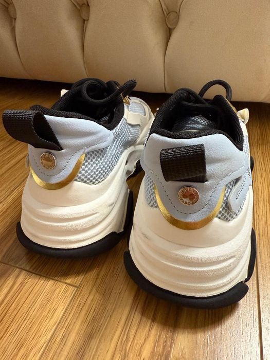 Adidași Steve Madden