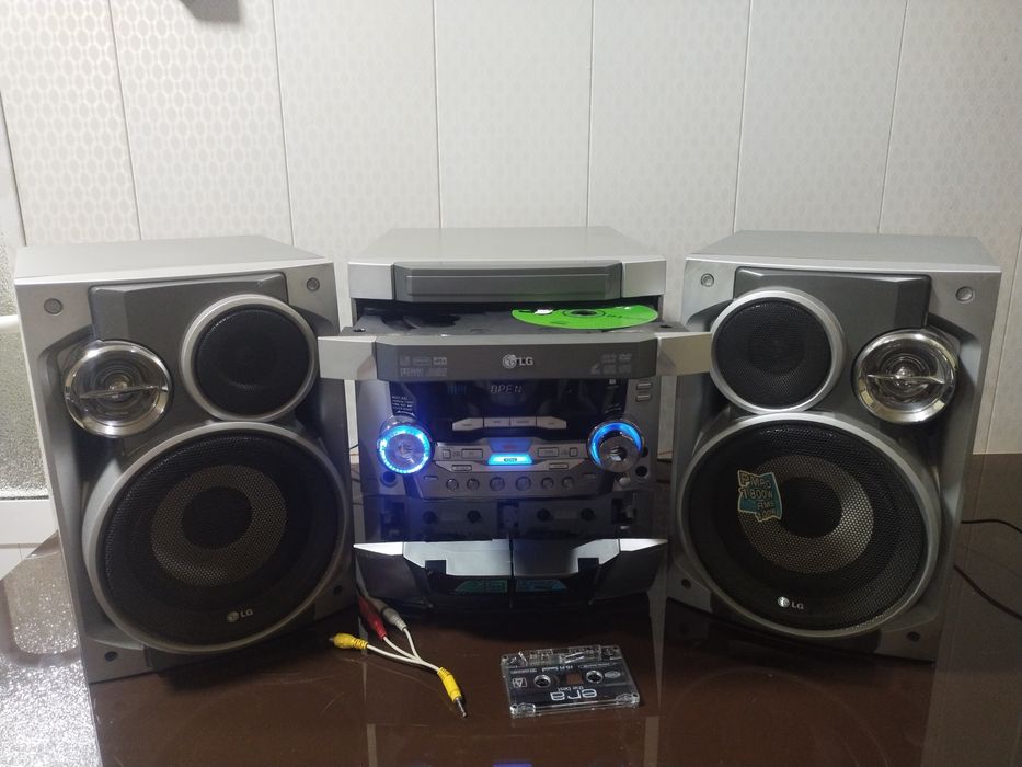 Музыкальный центр LG LM-D2540
