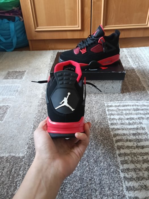 Air Jordan 4 red thunder