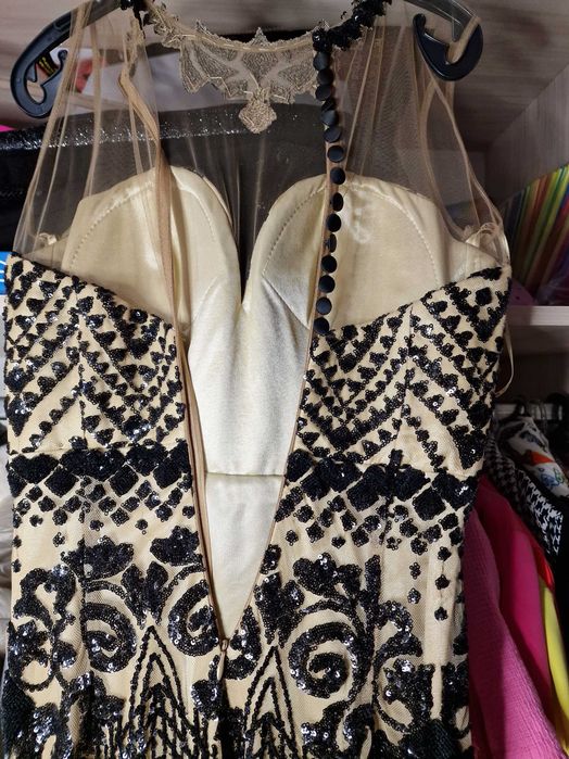 Телесно-черна Абитуриентска рокля