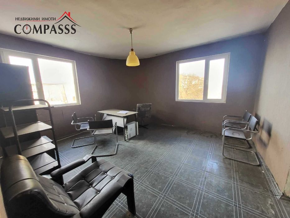 гр. Добрич, етаж от административна сграда - 86408.32евро!