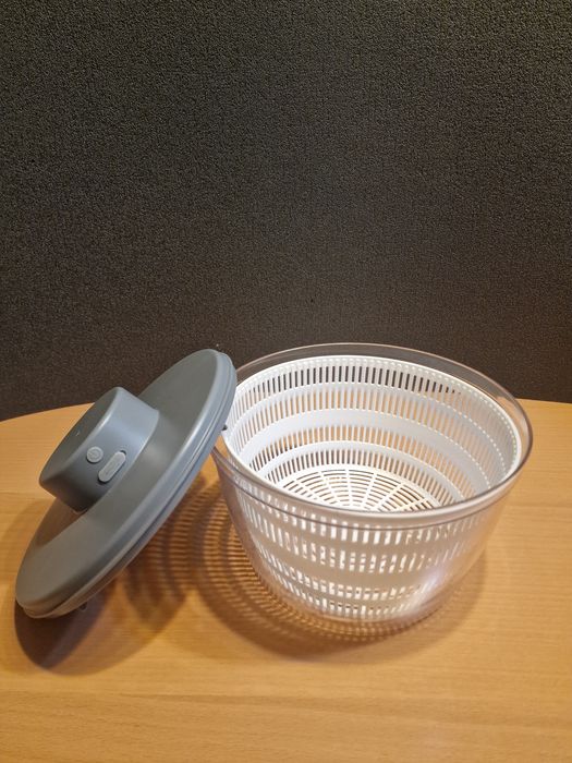 Uscator(spinner) electric salata