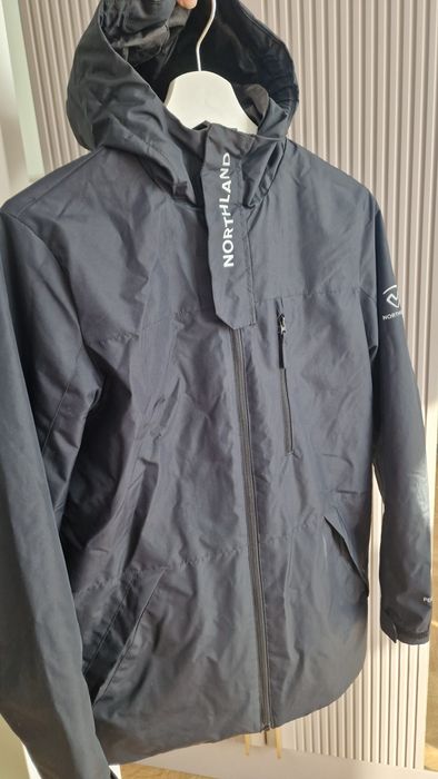 Продам ветровку на мальчика.