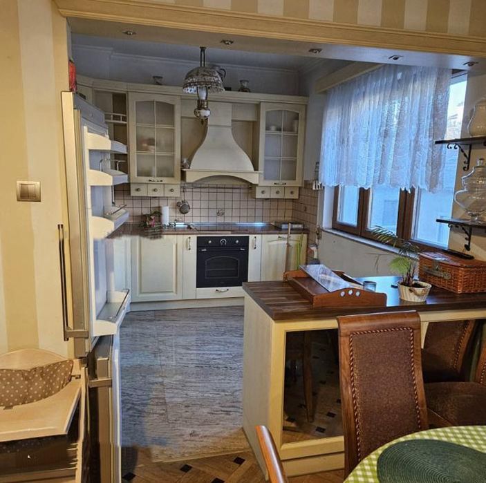 Дава се под наем Тристаен апартамент в София, Център - 100 кв.м за 1000 € - Снимка #2