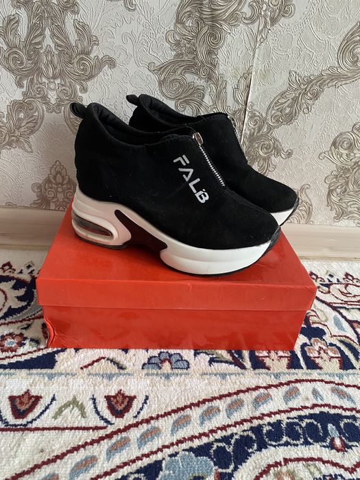 Обувь по символической цене