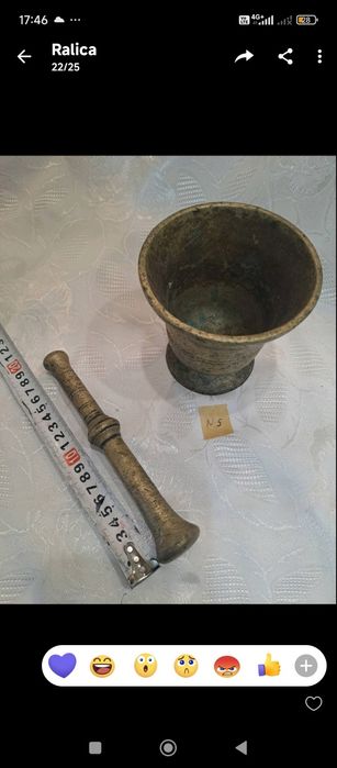 Масивни стари свещници и предмети