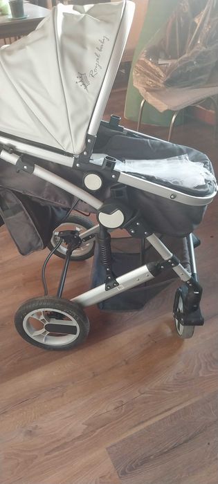 Бебешка. количка.