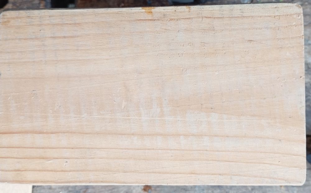 Дървена къща за птици