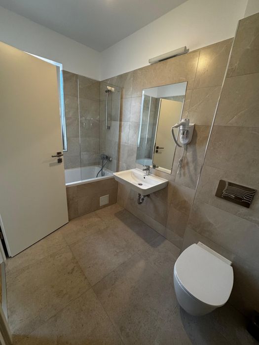 Apartament 3 camere, loc de parcare si boxa  de închiriat, Rasnov, Radsor Residence