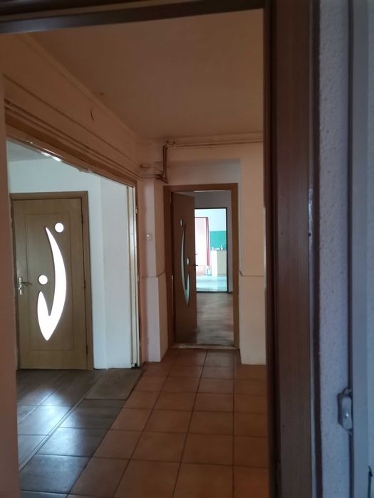 Vând casă si spațiu comercial