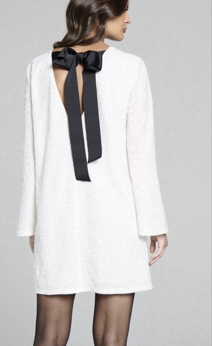 Рокля с панделка и пайети