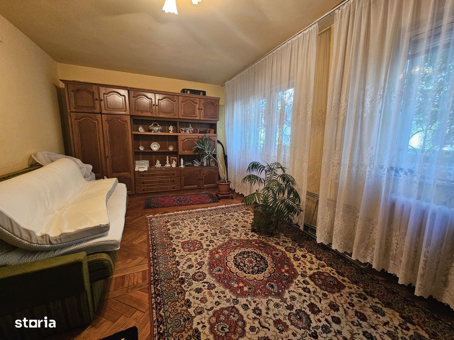 Apartament 3 camere , zona Miorita