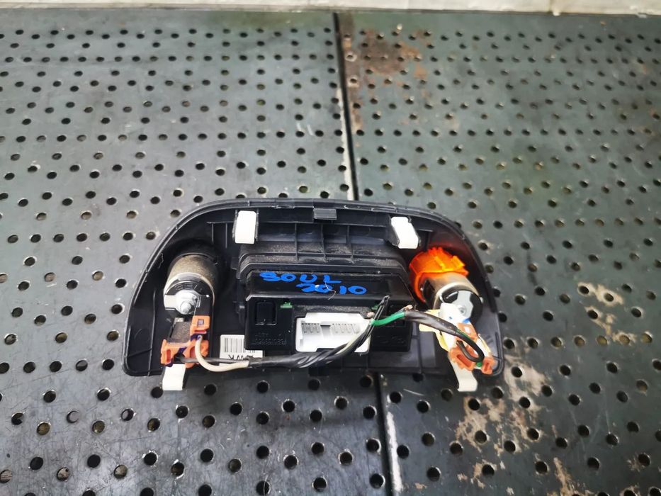 Bricheta port aux usb kia soul 961202k000