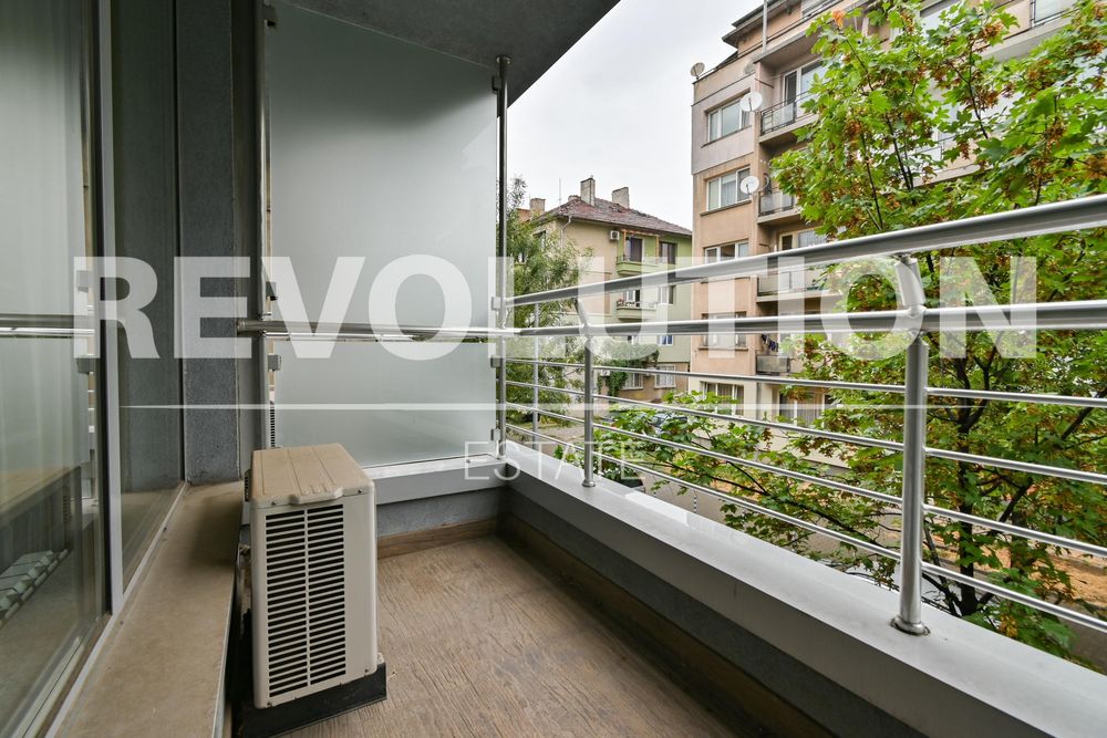 Дава се под наем Тристаен апартамент в София, Оборище - 100 кв.м за 1000 € - Снимка #12