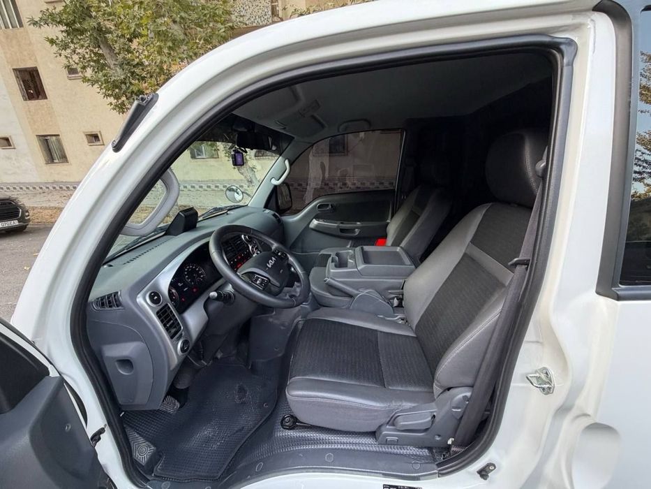 Kia bongo srochno sotiladi