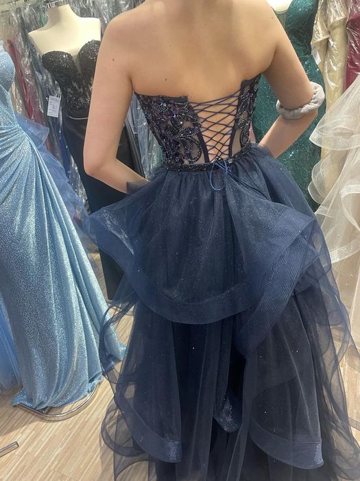 Чисто нова бална рокля.Запазена,без забележки.