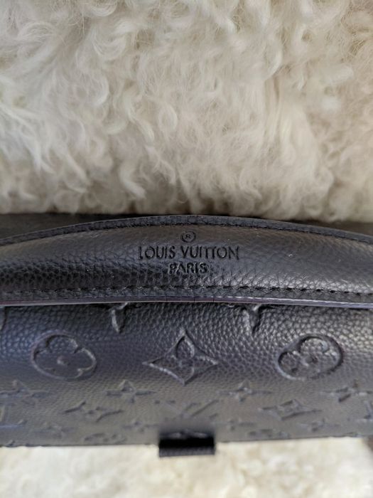 Geantă Louis Vuitton