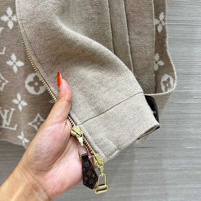 Vesta Louis Vuitton - calitate premium prezentare completa