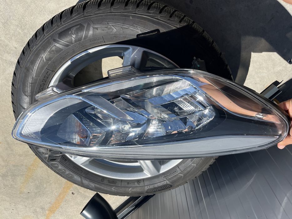 Ляв и десен фар Ford Fiesta 2018-