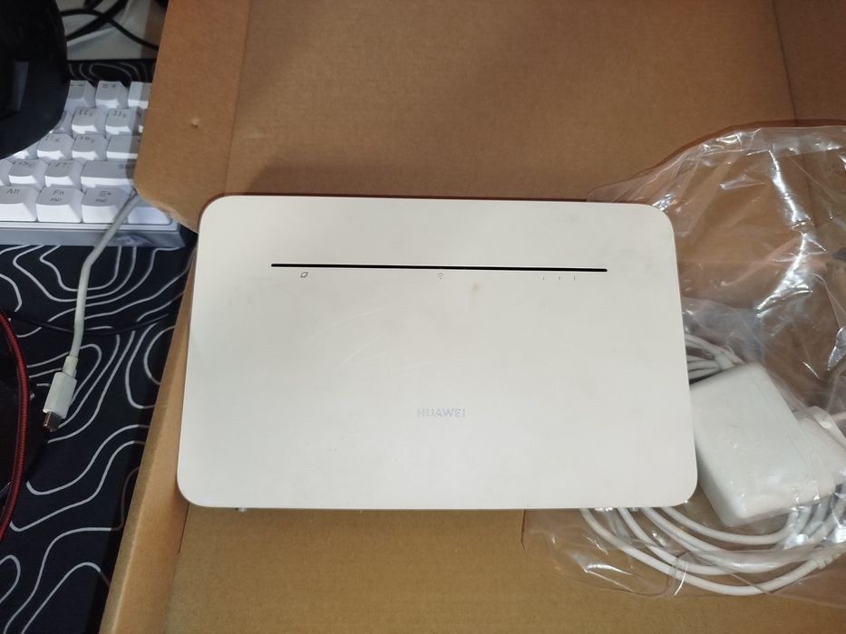 Продам роутер HUAWEI