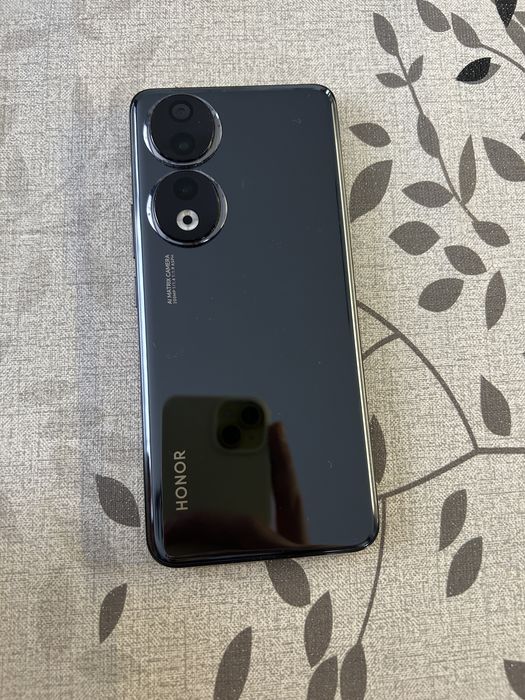 Honor 90/512GB памет/12GB-RAM