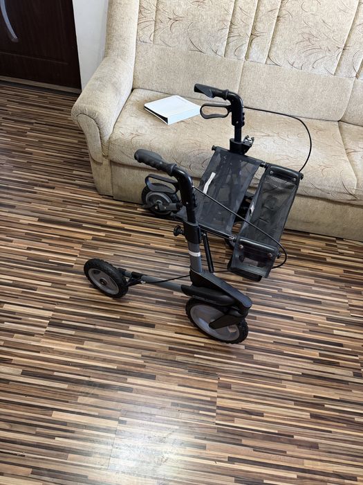 Vând Cadru de Recuperere bătrâni dizabilități cu sezut si frane