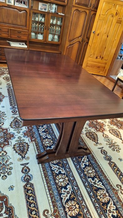 Продам стол длинный