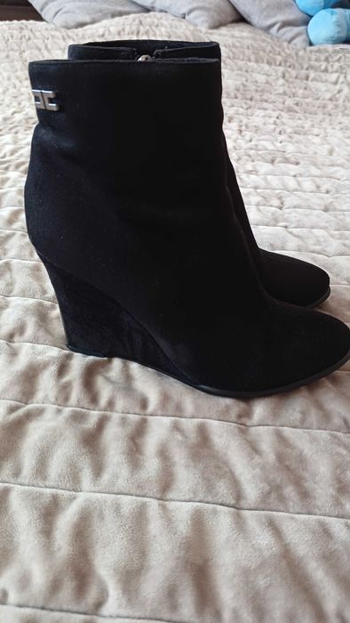 Елегантни дамски черни боти STILLO - Естествен велур – 37 номер