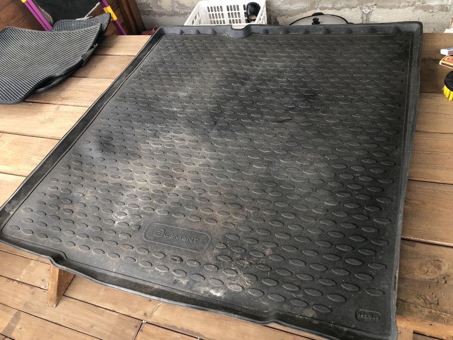 Коврик багажника веста sw без фальшпола