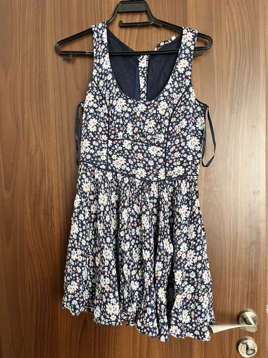 Много запазени рокли на символични цени