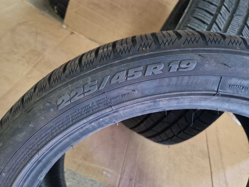 2 броя Toyo R19 225/45/ 
зимни гуми 
DOT1819