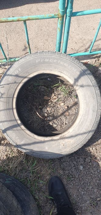 Продам пару шин на авто