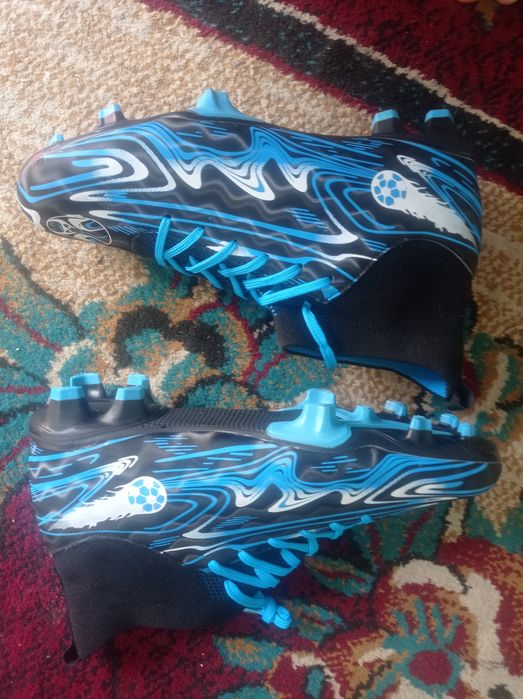 Футбольный бутса