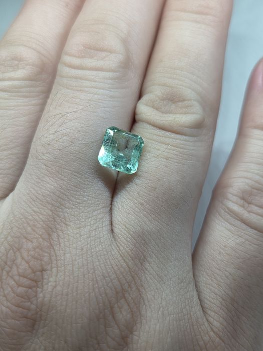 Продам камень изумруд