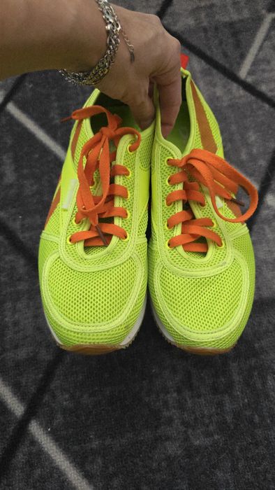 Кроссовки продам