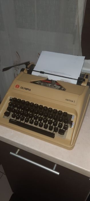 Mașină de scris Olympia Carina 1 impecabilă