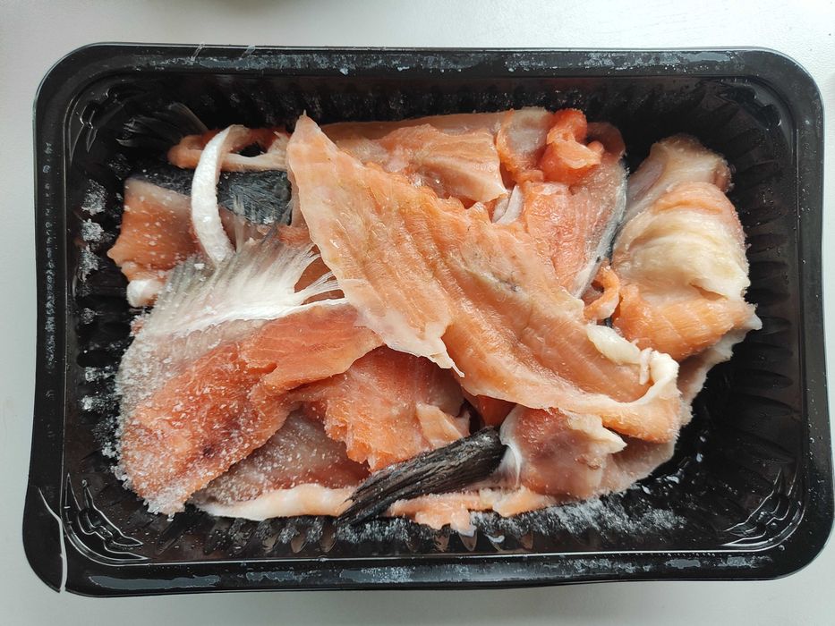 Обрезь сёмги  малосоленой, рыбная продукция и морепродукты