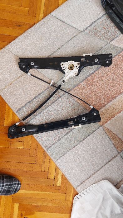 BMW E91 Facelift Стъклоповдигащ механизъм (ПРЕДЕН ЛЯВ) + ел. мотор