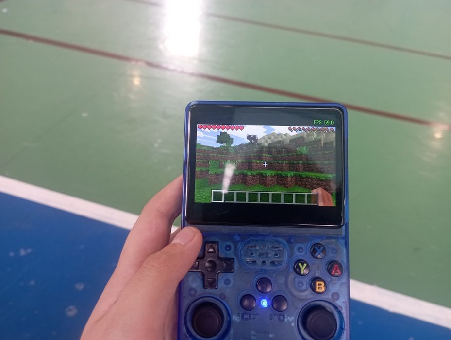 Приставка r36s прошитая (продам-обмен)