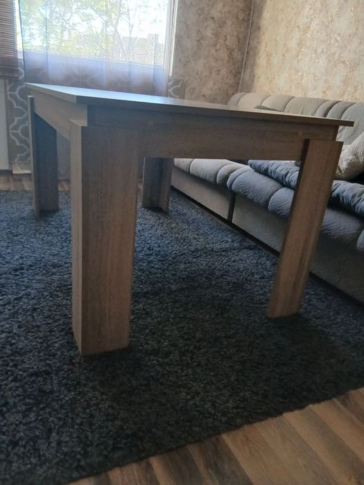 Трапезна  маса чисто нова